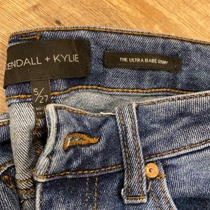 Size 5/27 Kendall + Kylie Jeans